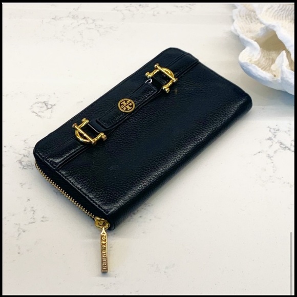 Tory Burch Handbags - ⭐️SALE⭐️ Tory Burch “Noel” Leather Wallet